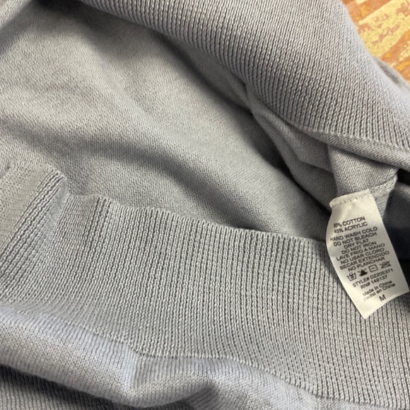 V-Neck Fine Knit Lightweight Sweater - Picture 4 of 5